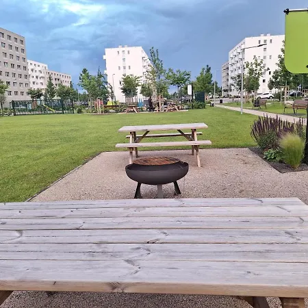 Apartment Large 75 M2 Next To Airport - Free Parking Bratislava