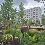 Large 75 M2 Next To Airport - Free Parking *