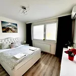 Apartamento Large 75 M2 Next To Airport - Free Parking Bratislava