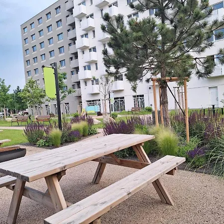 Appartement Large 75 M2 Next To Airport - Free Parking *